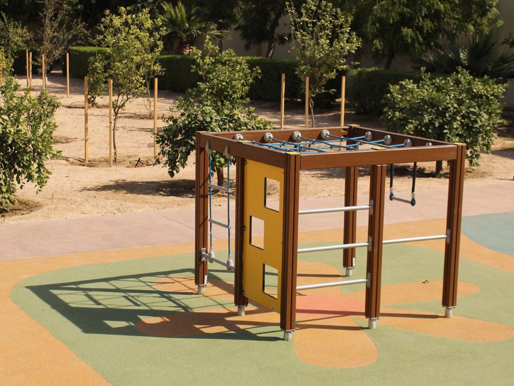 short climbing frame park