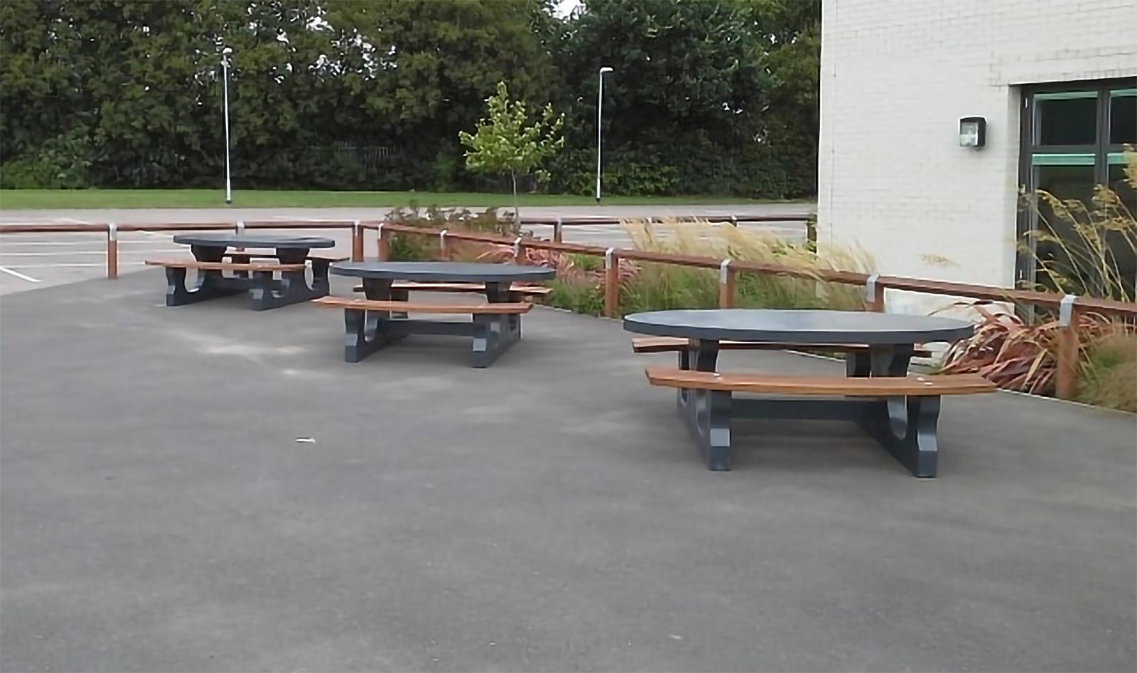 outdoor picnic tables