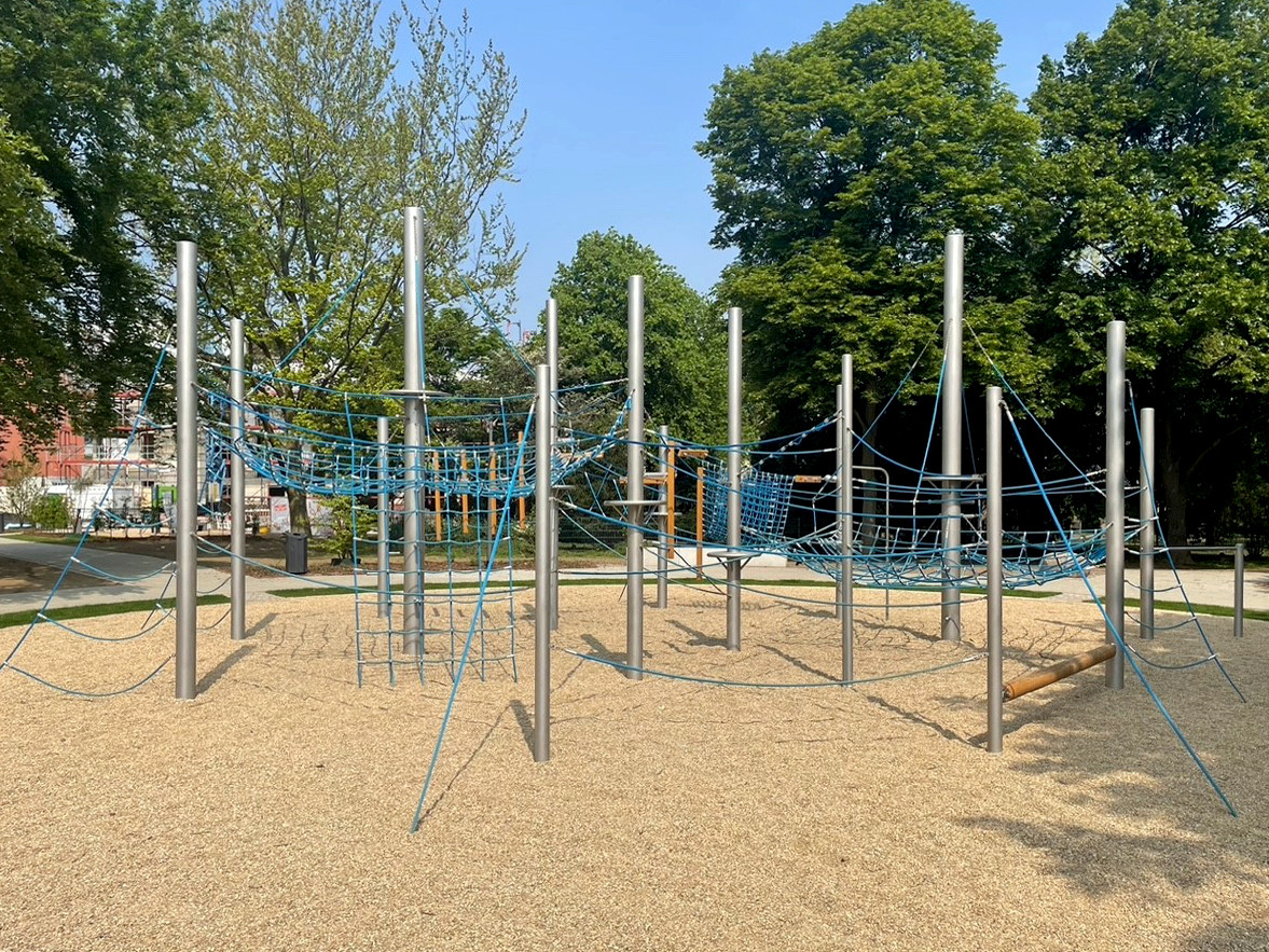 german made climbing frame made of stainless steel and rope